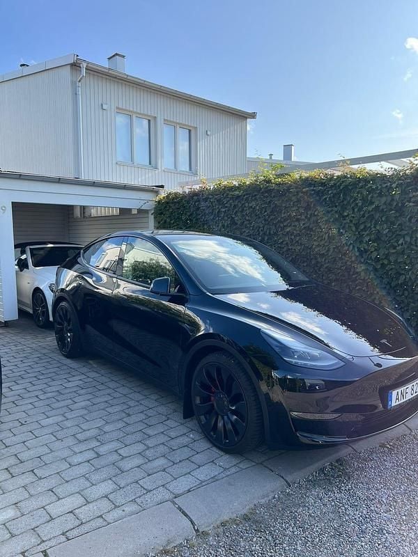 Begagnad Tesla Model Y Performance 392 kW (534 HK) 2024 Sapphire black SUV