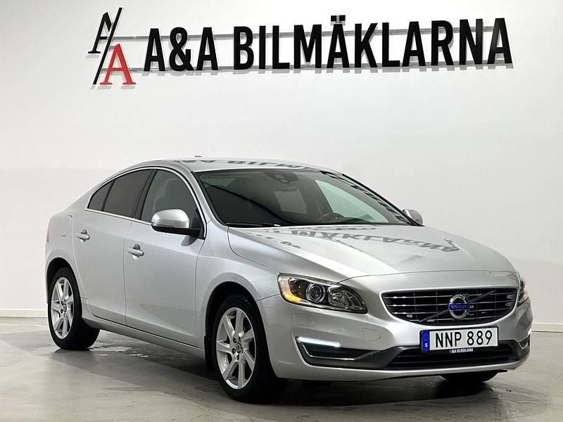 Silver Begagnad 2014 Volvo S60 Momentum Sedan | 159 900 kr (Marknadspris) - Bild 1/4