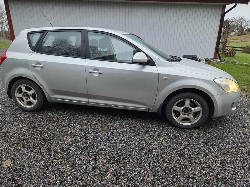Begagnad 2008 Kia Ceed Halvkombi | 23 000 kr (Bra pris) - Bild 1/4