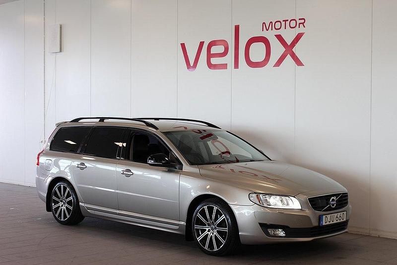 Grå Begagnad 2015 Volvo V70 Momentum Kombi | 129 900 kr (Marknadspris) - Bild 1/4