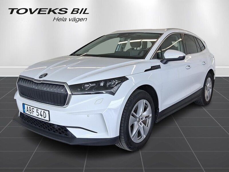 Vit Begagnad 2023 Skoda Enyaq iV SUV | 409 900 kr (Marknadspris) - Bild 1/4