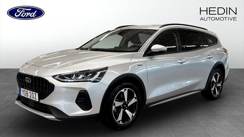 Grå (silver) Begagnad 2022 Ford Focus Active Kombi | 194 900 kr (Bra pris) - Bild 1/4