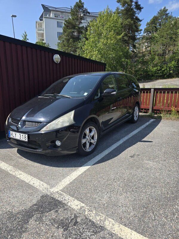Svart Begagnad 2008 Mitsubishi Grandis Minibuss | 35 000 kr (Marknadspris) - Bild 1/4