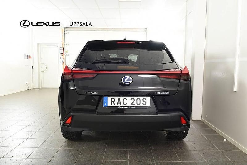 Begagnad Lexus UX 250h Sport Line 184 HK (135 kW) 2022 Svart SUV