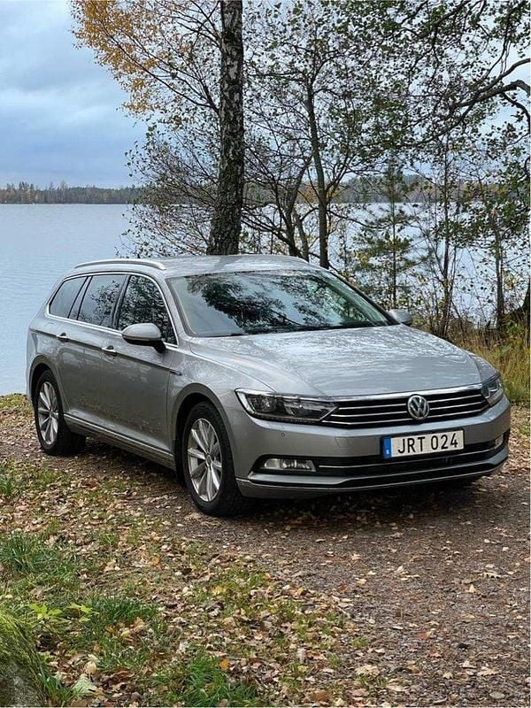 Silver Begagnad 2015 VW Passat Kombi | 150 000 kr (Marknadspris) - Bild 1/4