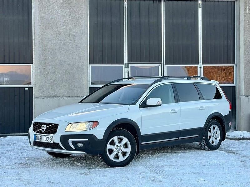 Begagnad Volvo XC70 Momentum 163 HK (119 kW) 2013 Vit Kombi