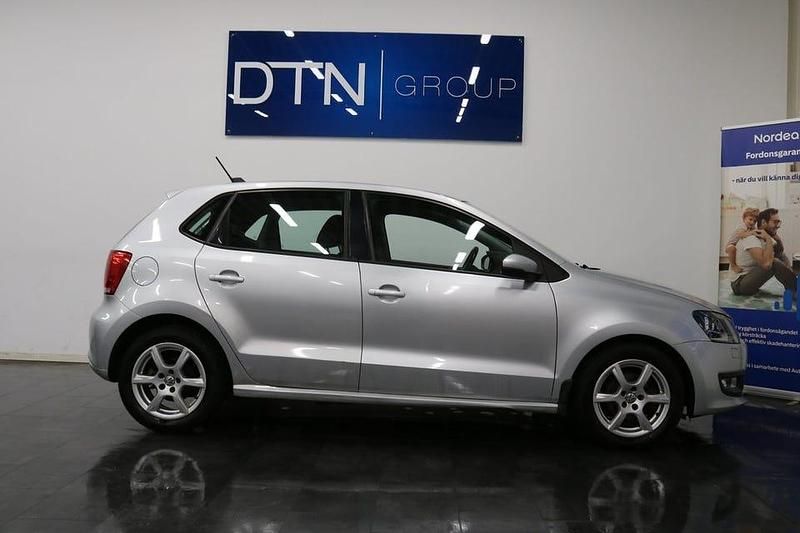 Silver Begagnad 2013 VW Polo Halvkombi | 79 500 kr (Marknadspris) - Bild 1/4
