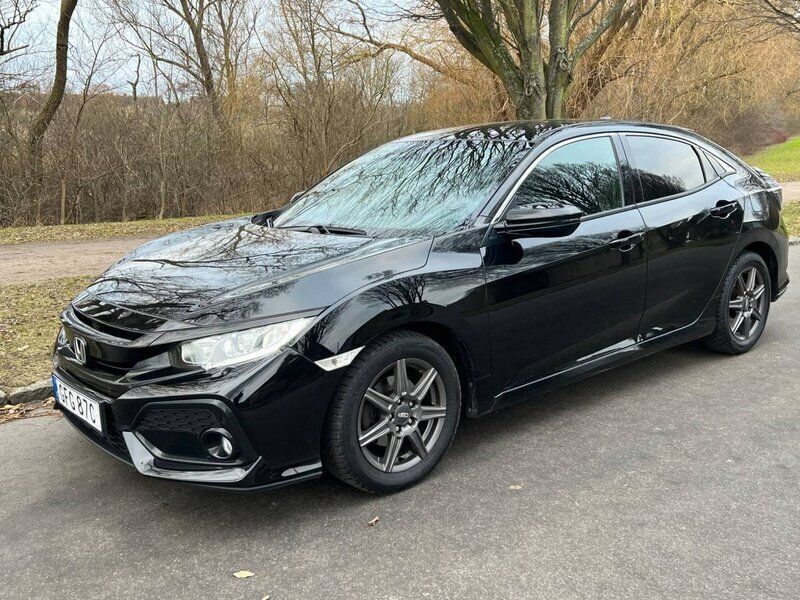 Svart Begagnad 2019 Honda Civic Halvkombi | 169 900 kr (Marknadspris) - Bild 1/4