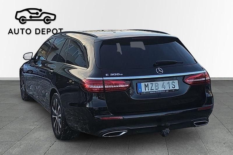 Begagnad Mercedes E300 Avantgarde 320 HK (235 kW) 2021 Svart