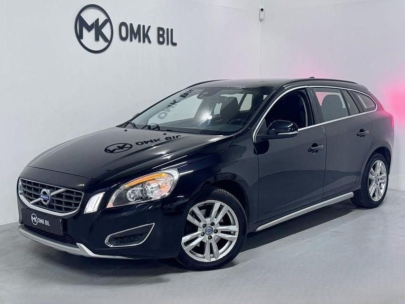 Svart Begagnad 2011 Volvo V60 Momentum Kombi | 87 900 kr (Bra pris) - Bild 1/4