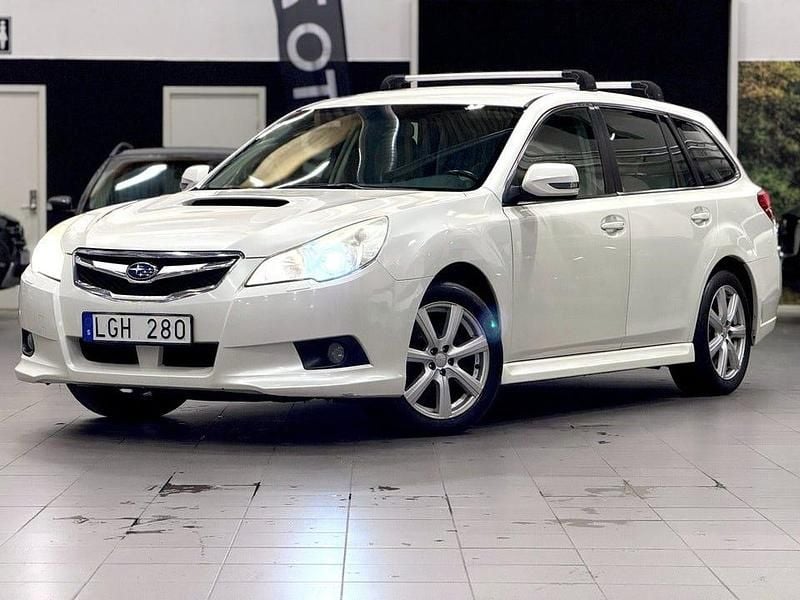 Vit Begagnad 2011 Subaru Legacy Kombi | 44 900 kr (Bra pris) - Bild 1/4