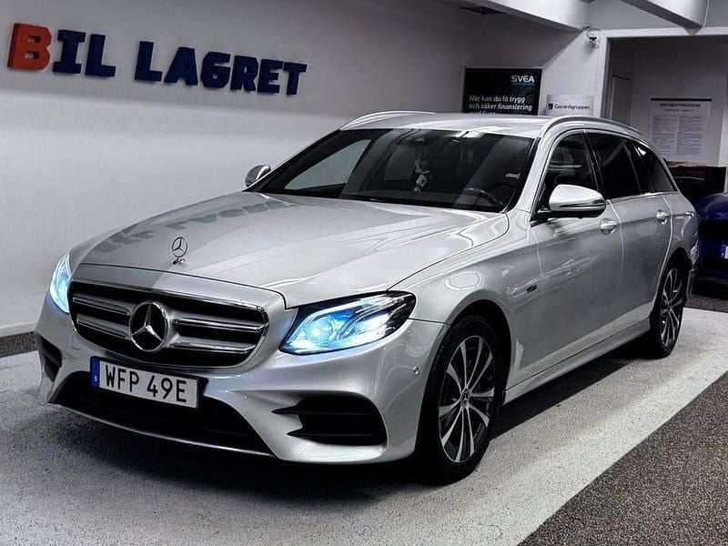 Silver Begagnad 2021 Mercedes E300 AMG line Kombi | 299 900 kr (Dyr) - Bild 1/4
