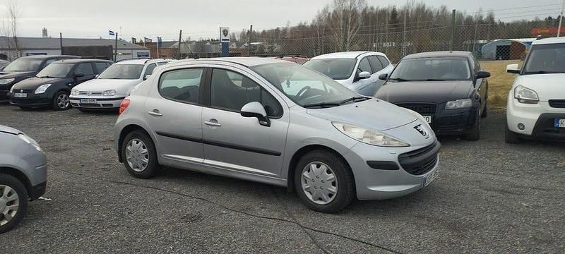 Begagnad Peugeot 207 89 HK (65 kW) 2007 Ljusgrå (grå) Halvkombi