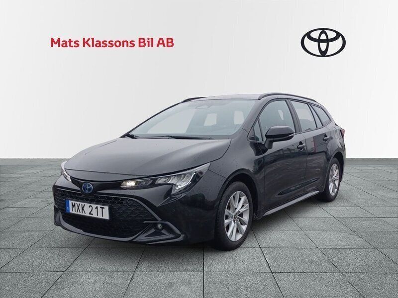 Svart Begagnad 2023 Toyota Corolla Active Kombi | 279 000 kr (Marknadspris) - Bild 1/4