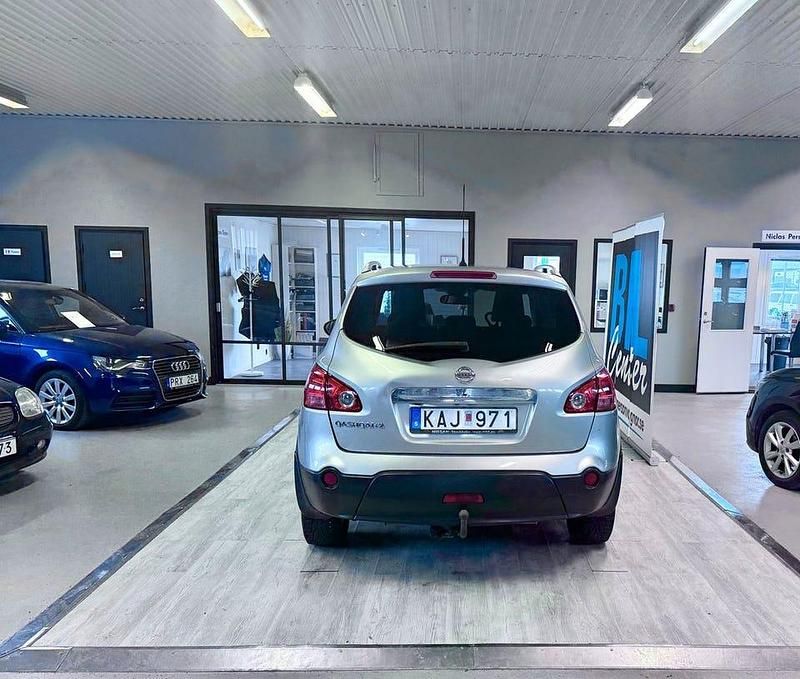 Begagnad Nissan Qashqai +2 142 HK (104 kW) 2009 Silver SUV