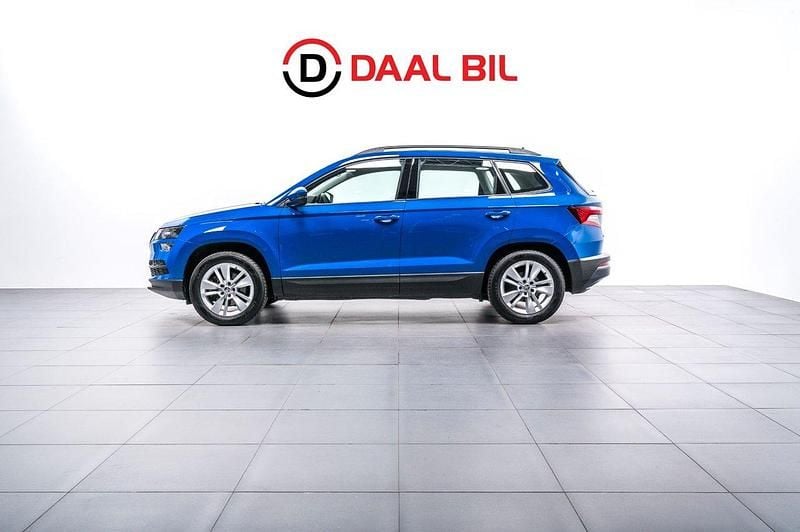 Blå Begagnad 2020 Skoda Karoq SUV | 289 700 kr (Marknadspris) - Bild 1/4
