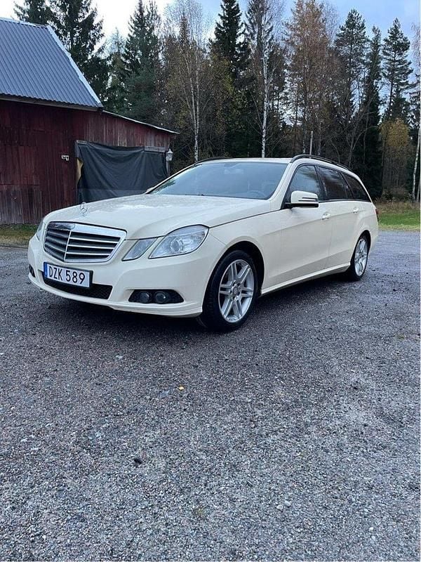 Gul Begagnad 2010 Mercedes E200 Kombi | 32 000 kr (Marknadspris) - Bild 1/4