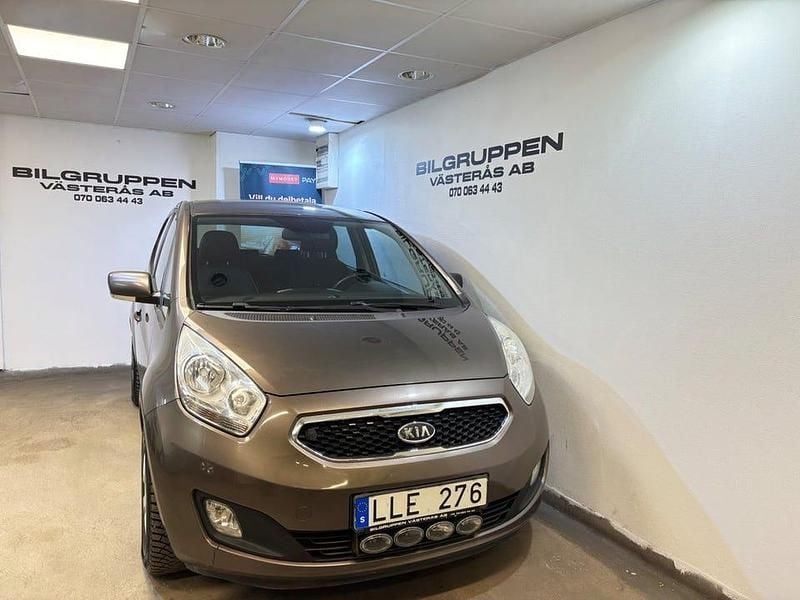 Begagnad Kia Venga Comfort 90 HK (66 kW) 2012 Ljusbrun Halvkombi