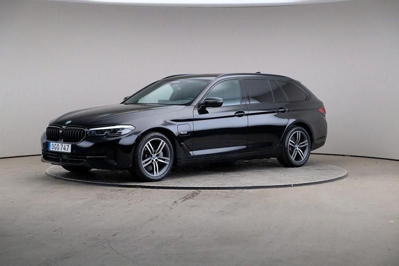 Svart Begagnad 2022 BMW 530e Kombi | 325 000 kr (Bra pris) - Bild 1/4