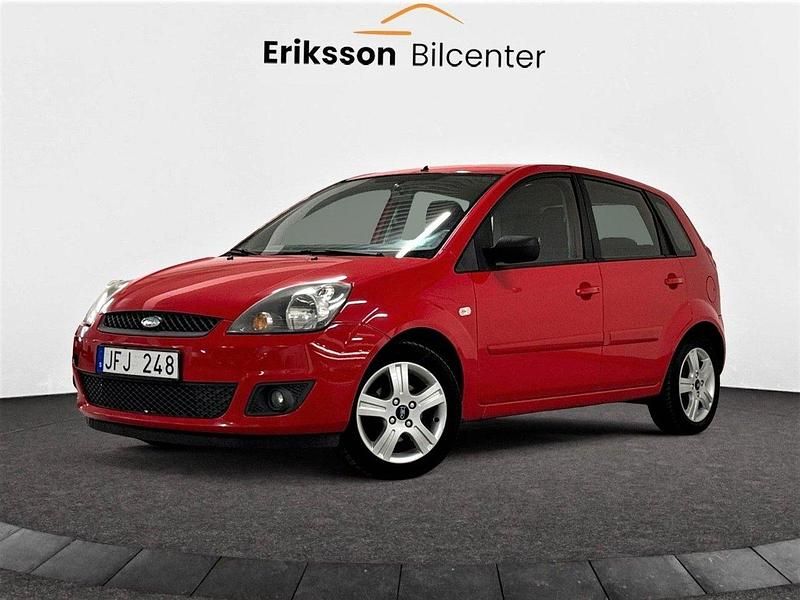 Röd Begagnad 2007 Ford Fiesta Halvkombi | 29 900 kr (Marknadspris) - Bild 1/4
