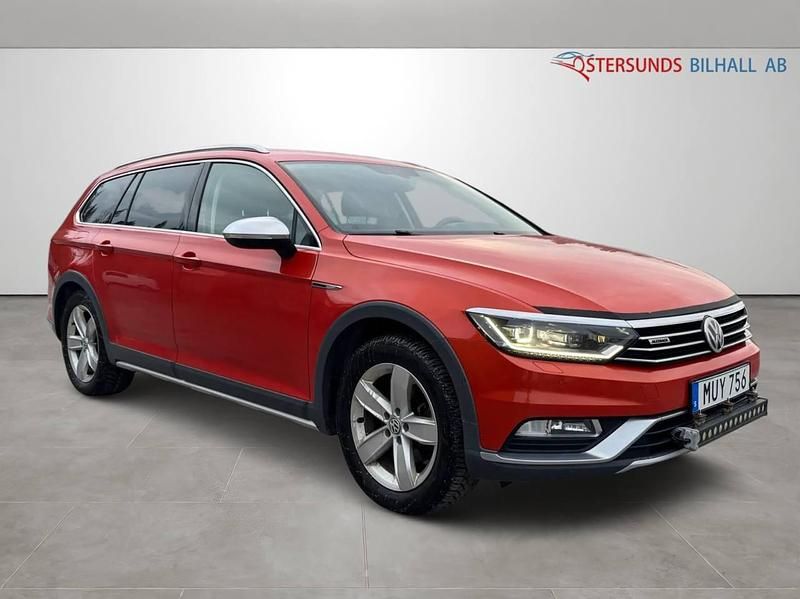 Orange Begagnad 2016 VW Passat Alltrack Kombi | 189 900 kr (Marknadspris) - Bild 1/4