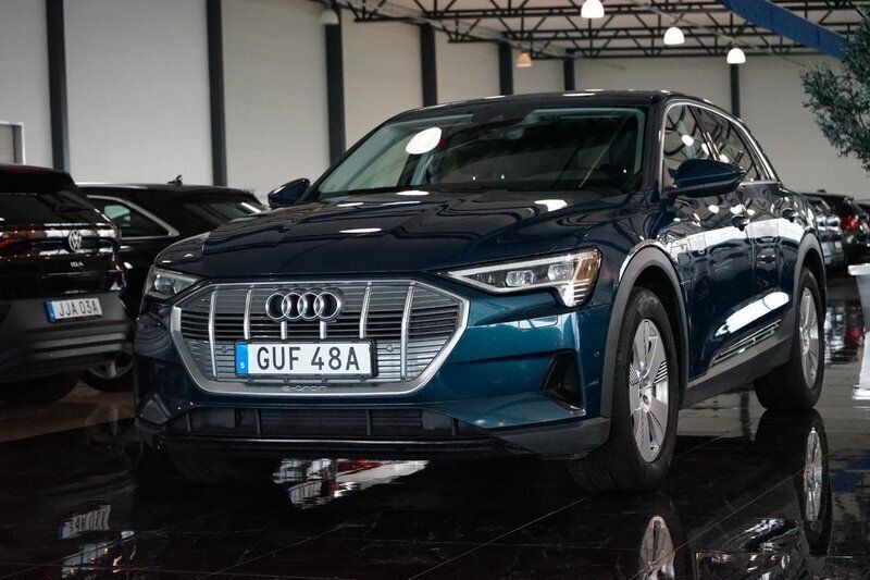 Blå Begagnad 2020 Audi e-tron Comfort SUV | 244 500 kr (Superpris) - Bild 1/4