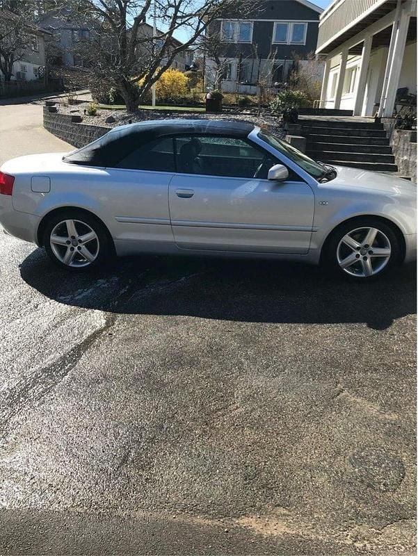 Silver Begagnad 2003 Audi A4 Cabriolet Cab | 60 000 kr (Bra pris) - Bild 1/4