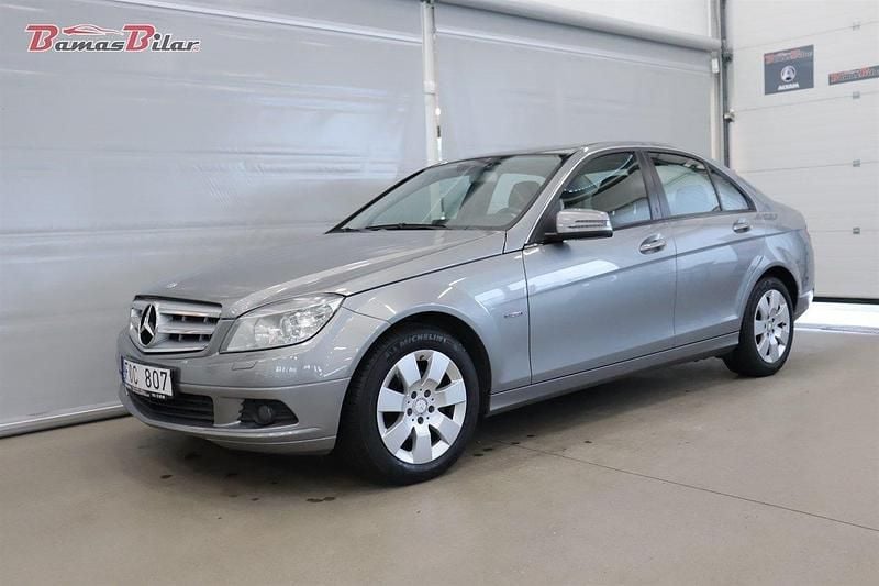 Grå Begagnad 2010 Mercedes C180 Sedan | 79 900 kr (Marknadspris) - Bild 1/4