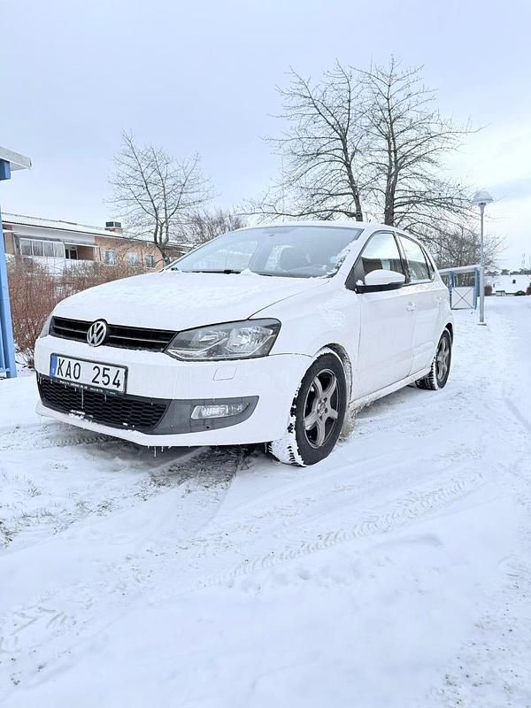 Begagnad VW Polo 90 HK (66 kW) 2010 Vit Halvkombi