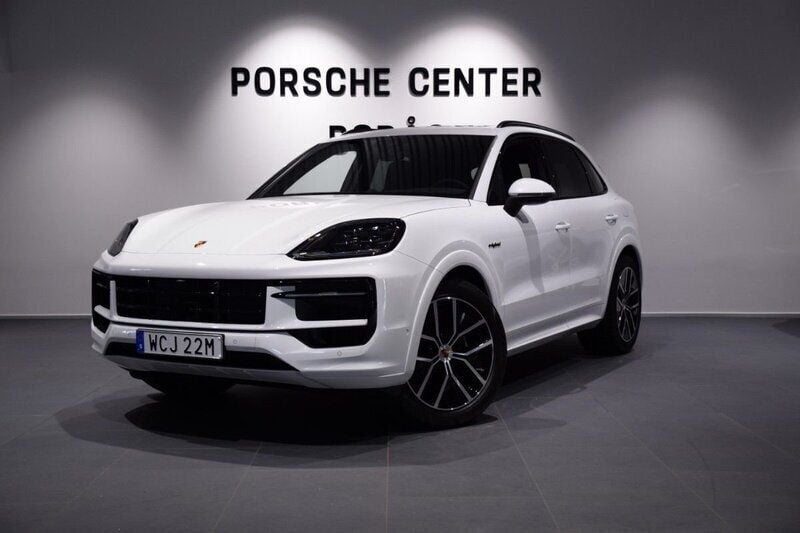 Vit Ny 2024 Porsche Cayenne SUV | 1 565 600 kr (Marknadspris) - Bild 1/4
