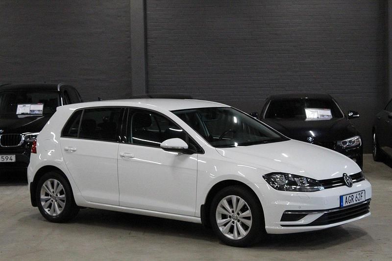 Vit Begagnad 2019 VW Golf VII Halvkombi | 159 900 kr (Marknadspris) - Bild 1/4