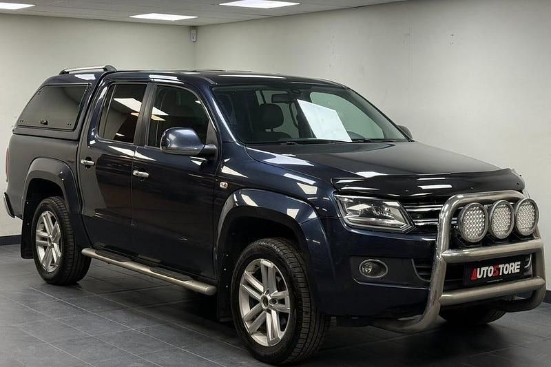 Mörkblå (blå) Begagnad 2015 VW Amarok Highline Pickup | 179 900 kr (Marknadspris) - Bild 1/4