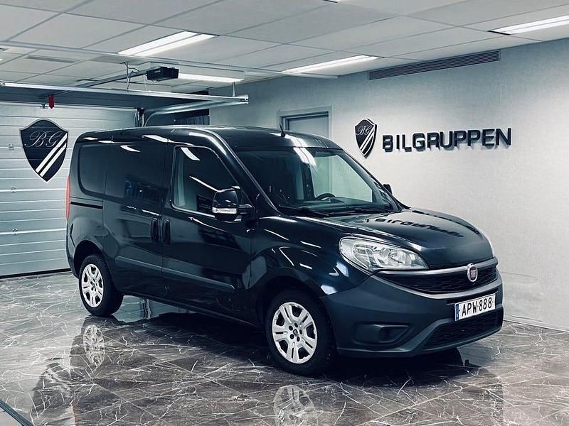 Begagnad Fiat Doblò 90 HK (66 kW) 2015 Svart Minibuss