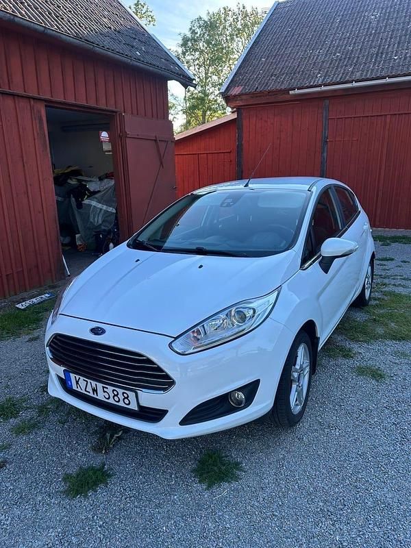 Begagnad Ford Fiesta 80 HK (58 kW) 2015