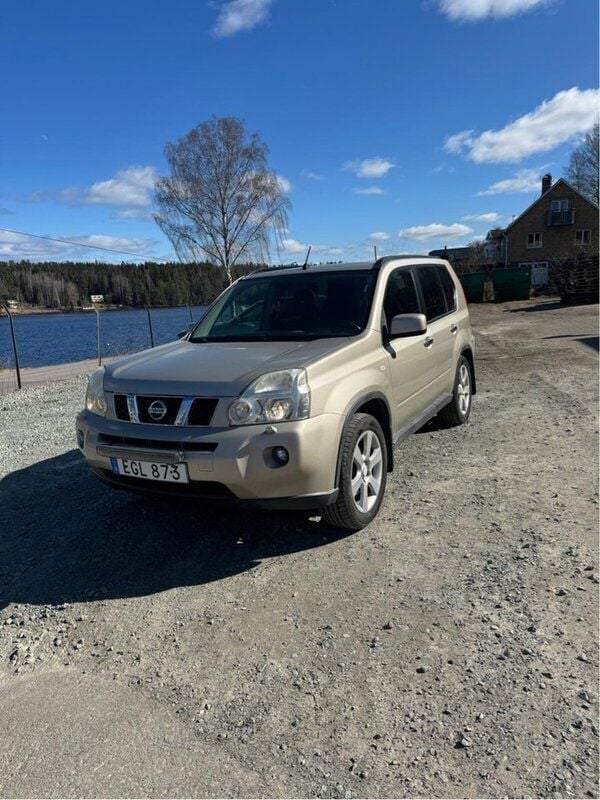 Brun Begagnad 2008 Nissan X-Trail SUV | 90 000 kr (Lite dyr) - Bild 1/4