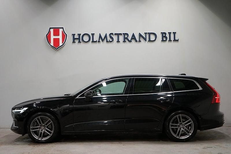 Svart Begagnad 2023 Volvo V60 Core Kombi | 389 800 kr (Lite dyr) - Bild 1/4