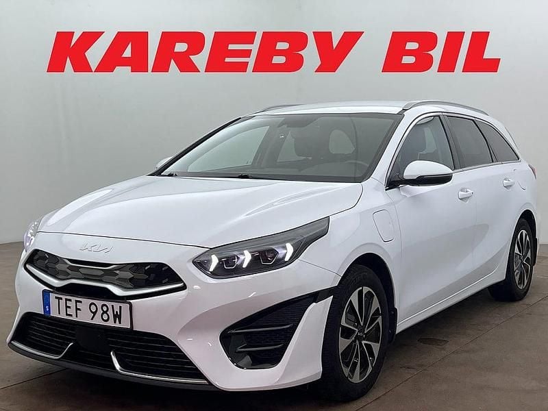 Vit Begagnad 2023 Kia Ceed Sportswagon Advance Kombi | 193 900 kr (Superpris) - Bild 1/3