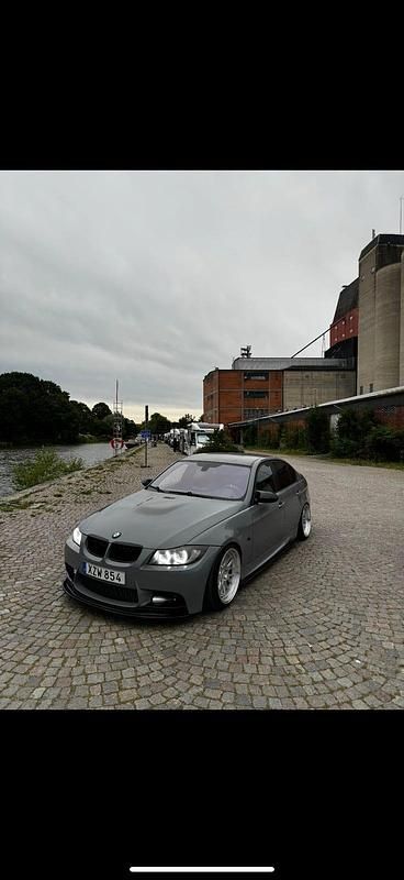 Begagnad 2007 BMW 330 Sedan | 130 000 kr - Bild 1/3