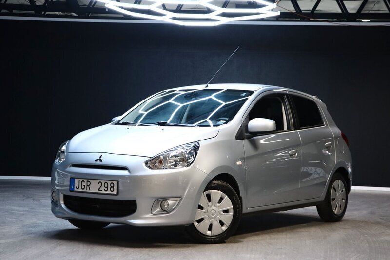 Silver Begagnad 2013 Mitsubishi Space Star Kombi | 69 900 kr (Lite dyr) - Bild 1/4