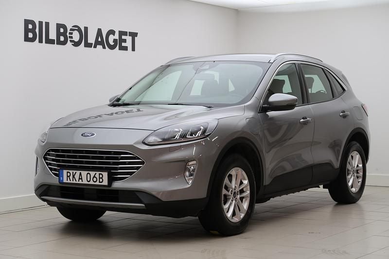Grå Begagnad 2021 Ford Kuga Titanium SUV | 234 800 kr (Marknadspris) - Bild 1/4