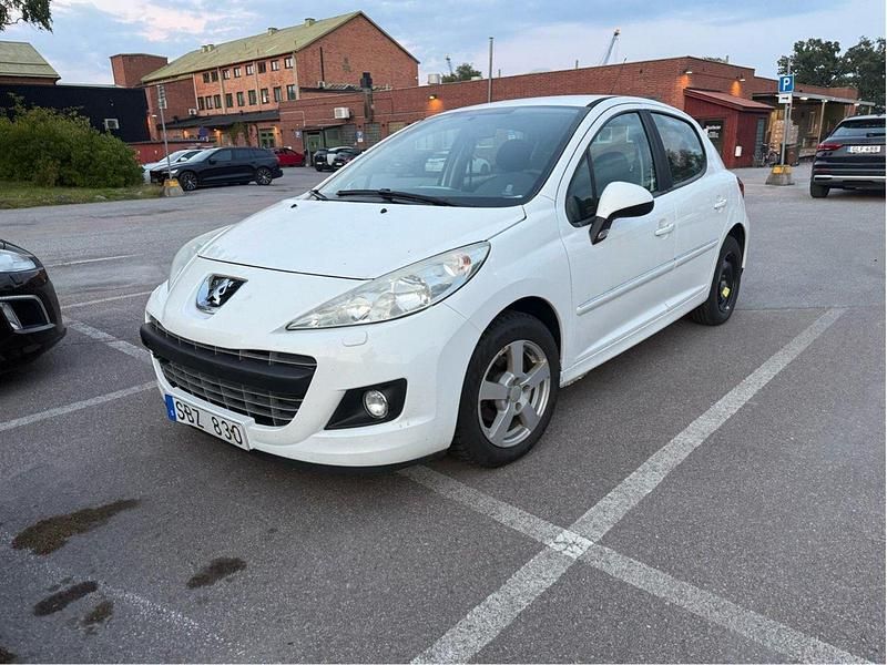 Vit Begagnad 2011 Peugeot 207 Halvkombi | 25 000 kr (Superpris) - Bild 1/4