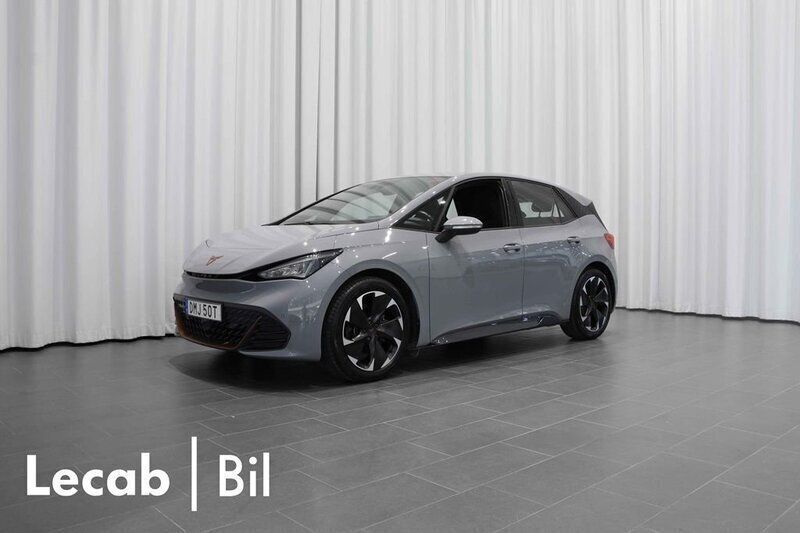 Ljusgrå (vapor grey) Begagnad 2023 Cupra Born Halvkombi | 259 500 kr (Marknadspris) - Bild 1/4