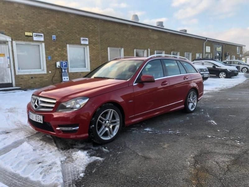 Röd Begagnad 2012 Mercedes C200 Kombi | 129 000 kr (Marknadspris) - Bild 1/4