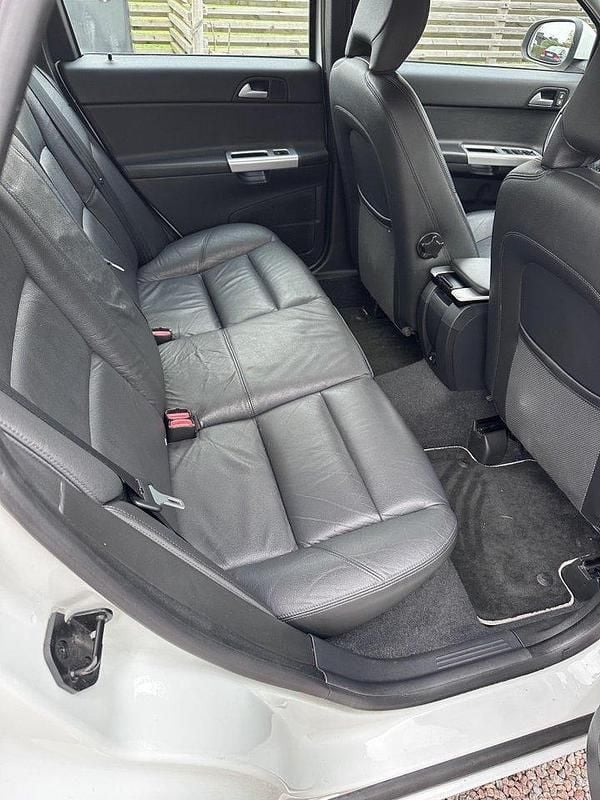 Vit Begagnad 2012 Volvo V50 Momentum Kombi | 64 500 kr (Marknadspris) - Bild 1/4