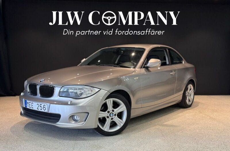 Begagnad 2012 BMW 118 Coupé Advantage Sportkupé | 99 000 kr - Bild 1/4