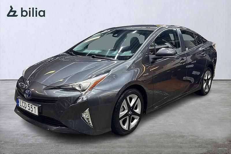 Grå Begagnad 2016 Toyota Prius Active Halvkombi | 179 900 kr - Bild 1/3