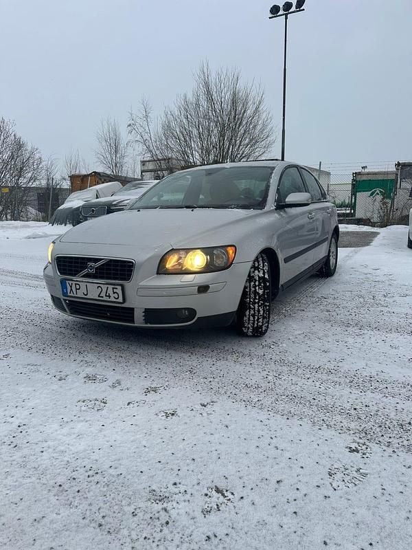 Begagnad 2006 Volvo S40 Sedan | 24 500 kr (Marknadspris) - Bild 1/4
