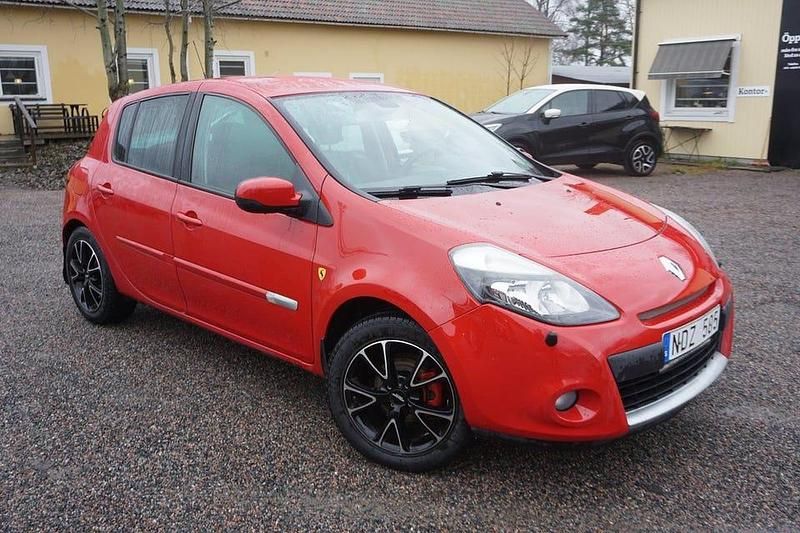 Röd Begagnad 2012 Renault Clio R.S. Halvkombi | 54 900 kr (Lite dyr) - Bild 1/4