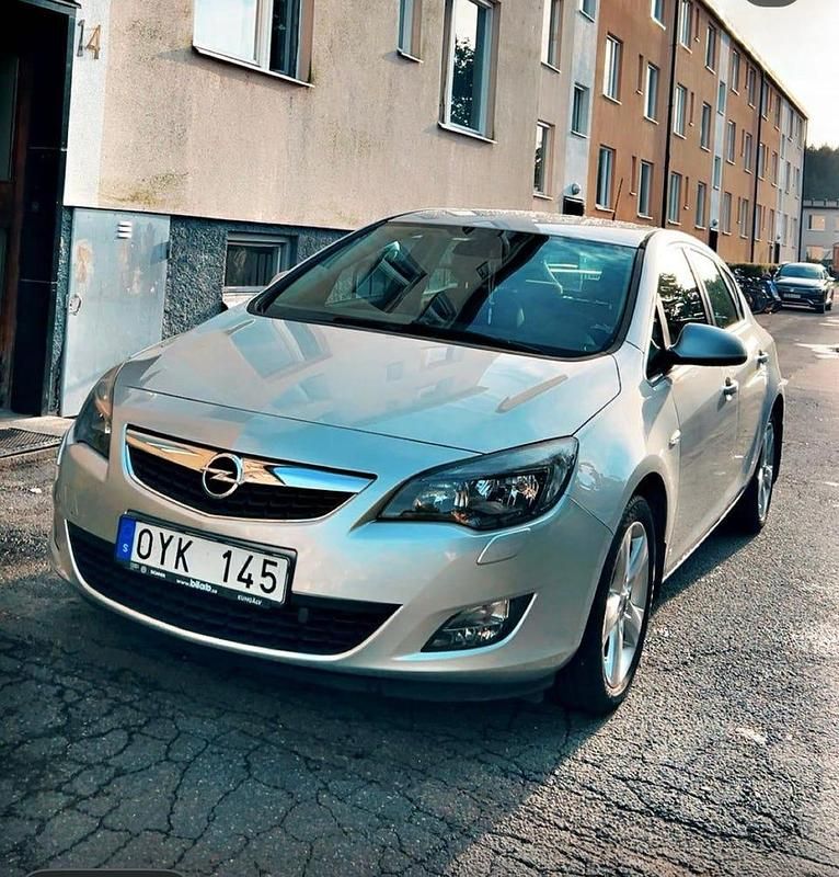 Silver Begagnad 2012 Opel Astra | 60 000 kr (Marknadspris) - Bild 1/4