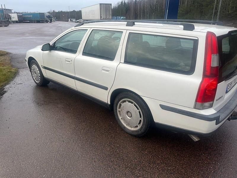 Begagnad 2001 Volvo V70 Kombi | 15 900 kr (Marknadspris) - Bild 1/4